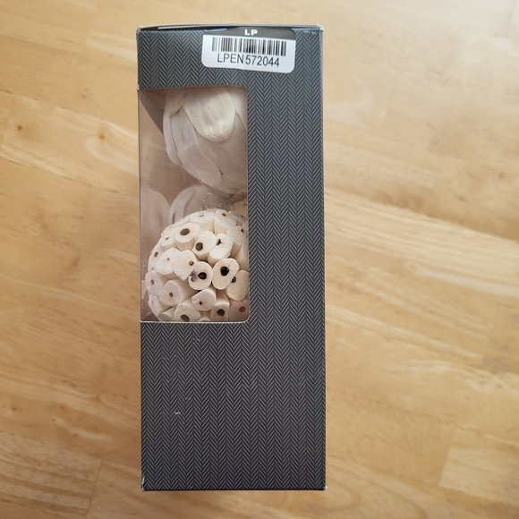 NEW Vase Filler, 15 Pieces In Color Cream By Threshold - Picture 7 of 8